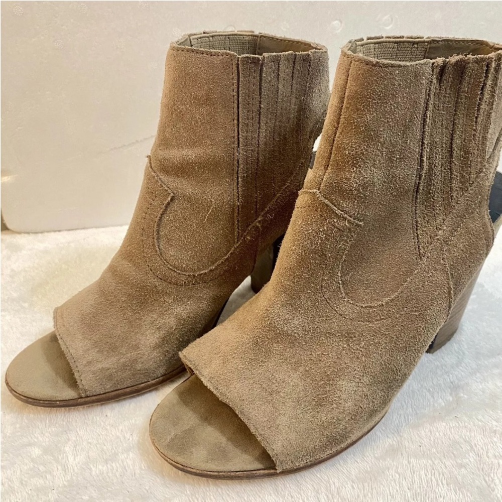 Dolce Vita Pasha Ankle Bootie Taupe Suede Leather Open Toe Stacked Heel Size 9M